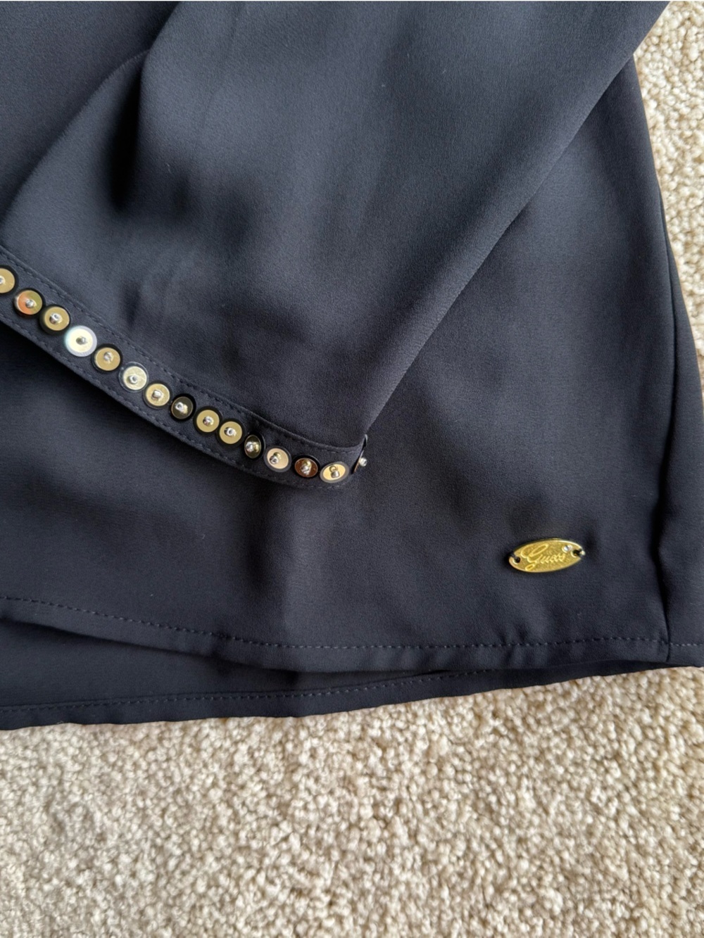 NWT GUESS 1981 Black Blouse Women Medium Studded V Neck Long Sleeve - Picture 3 of 8
